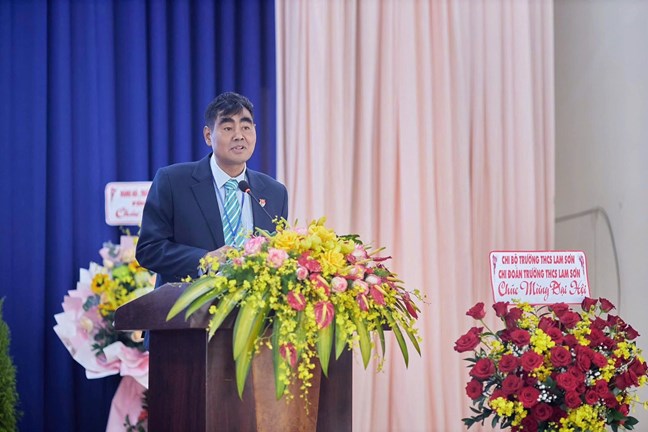 Đồng chí Bon Yô Soan, Phó Chủ tịch Ủy ban MTTQ Việt Nam tỉnh Lâm Đồng phát biểu tại Đại hội