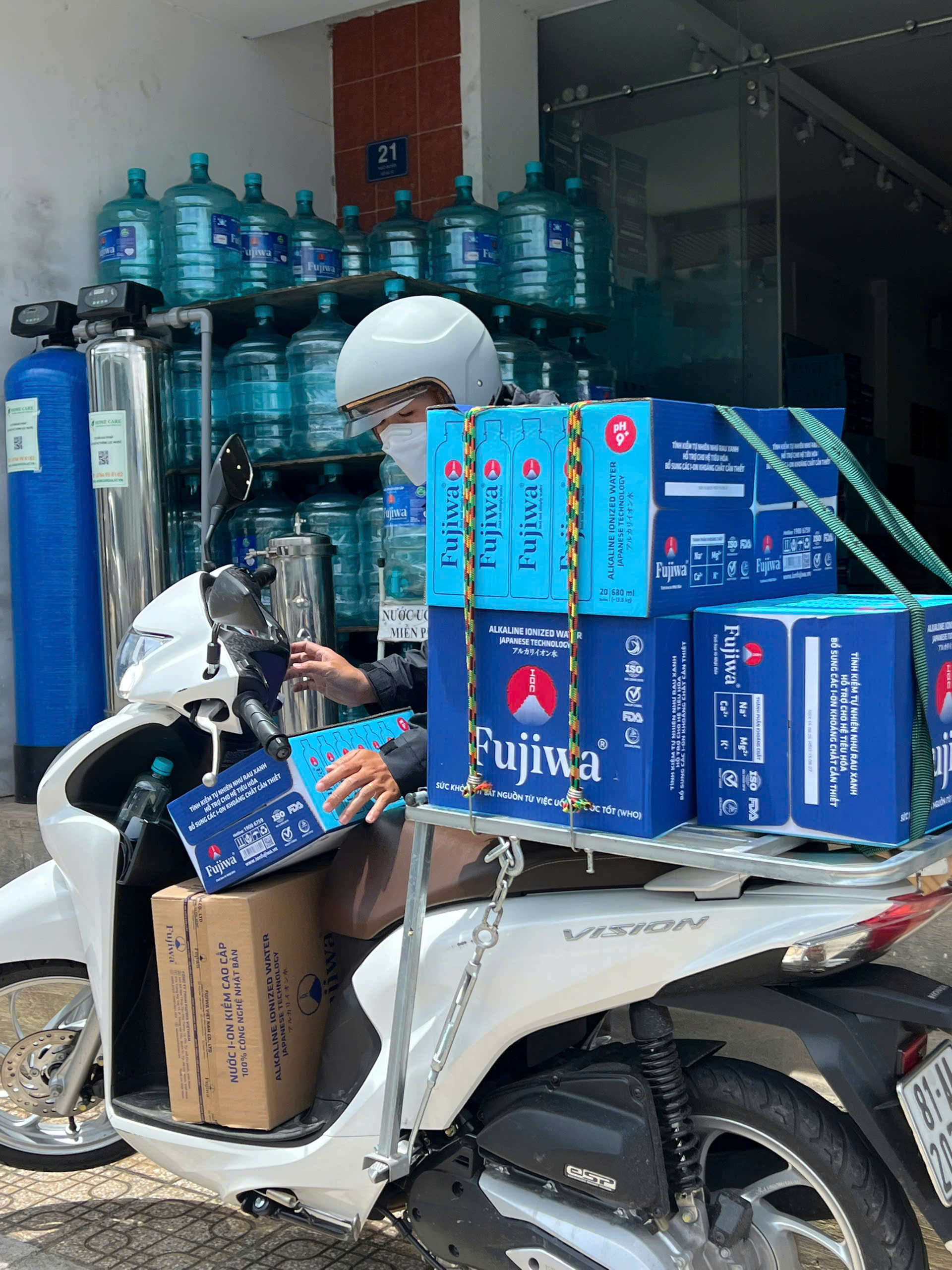 Nước Ion Kiềm Mùa Cuối Năm: Cao Điểm Giao Nước Tại Bgreen